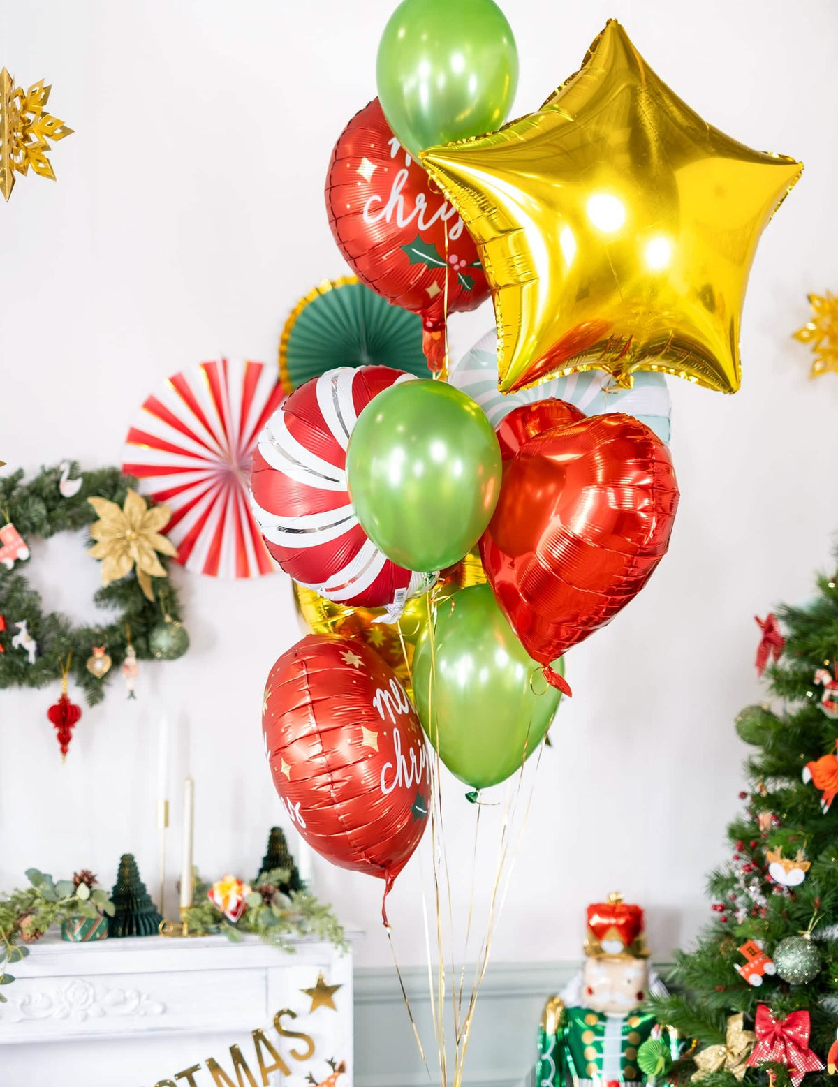 Bouquet decorativo compuesto por el globo de fiesta verde metalizado