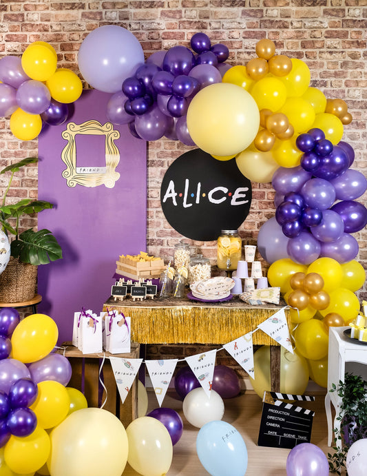 Décoration de buffet des ballons métallisés pour fête violets
