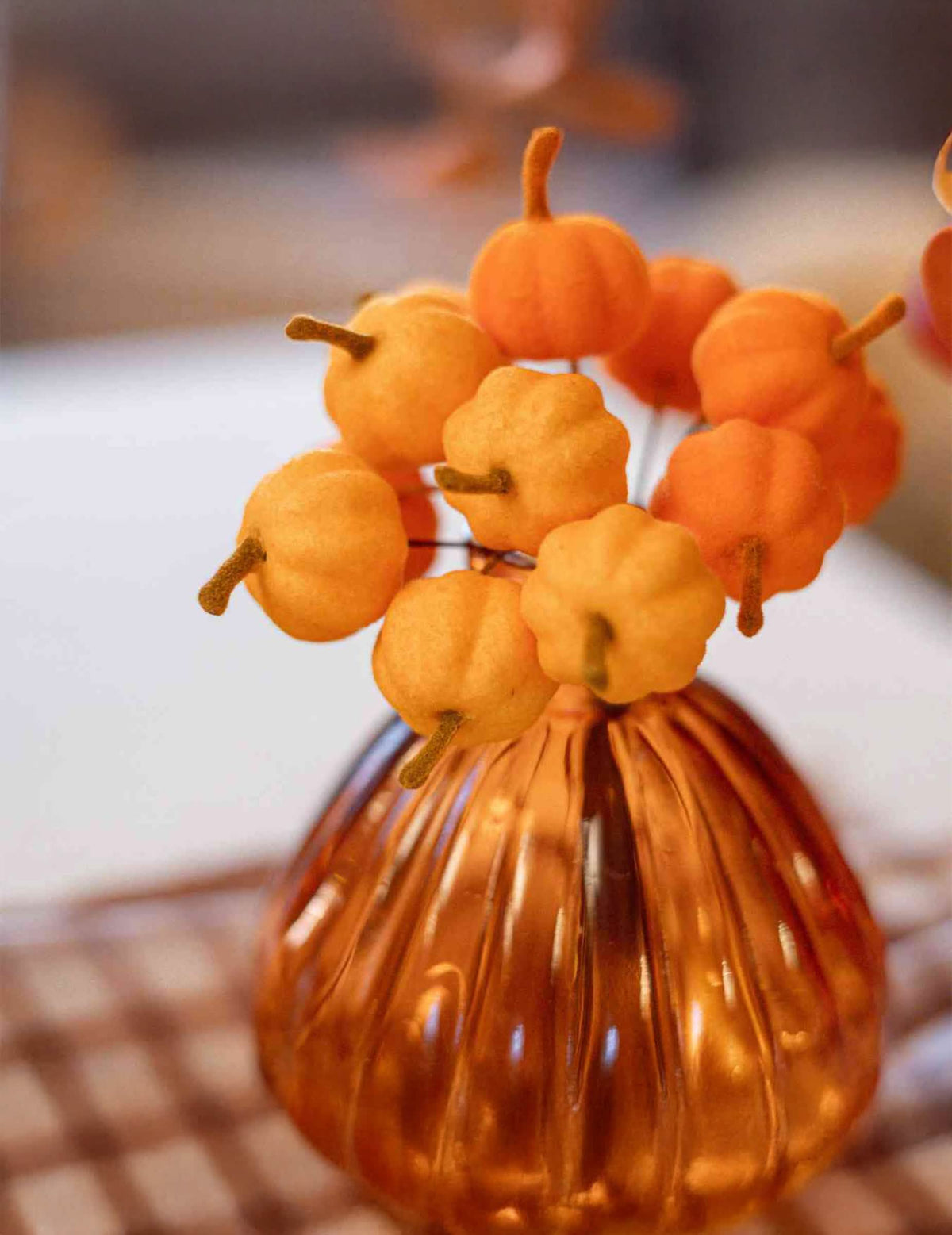 12 Mini calabazas con tallo en terciopelo naranja 13 cm