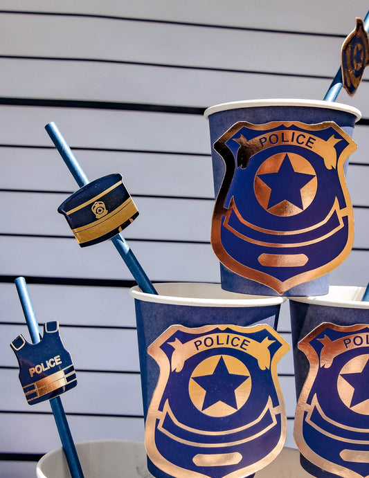 Détail des accessoires décoratifs des pailles police pour fête