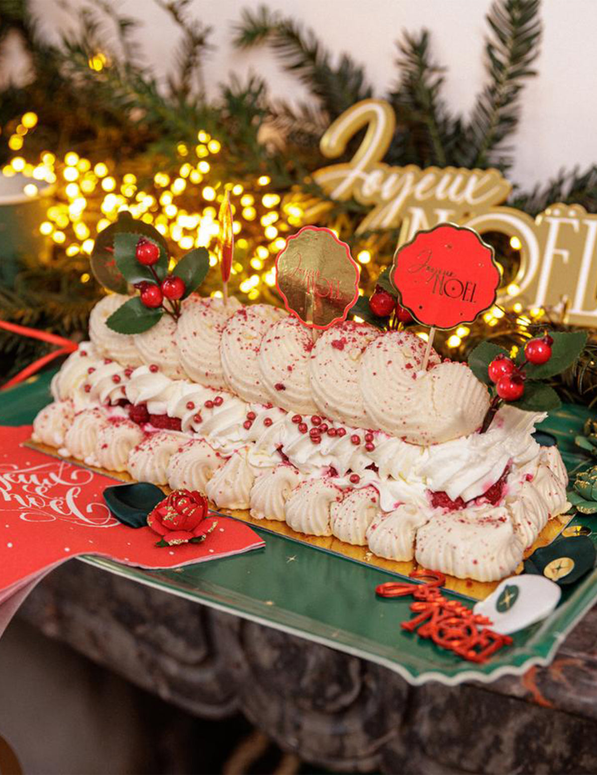 12 palillos Feliz Navidad atemporal rojo y dorado 9 cm