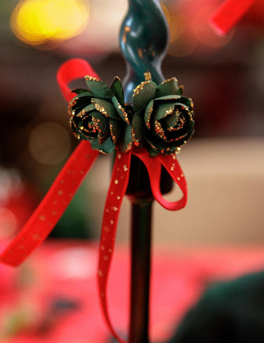 12 rosas de papel con tallo verde oscuro y dorado 3,5 cm
