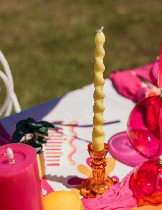 2 Velas de candelabro trenzadas amarillas 25 cm