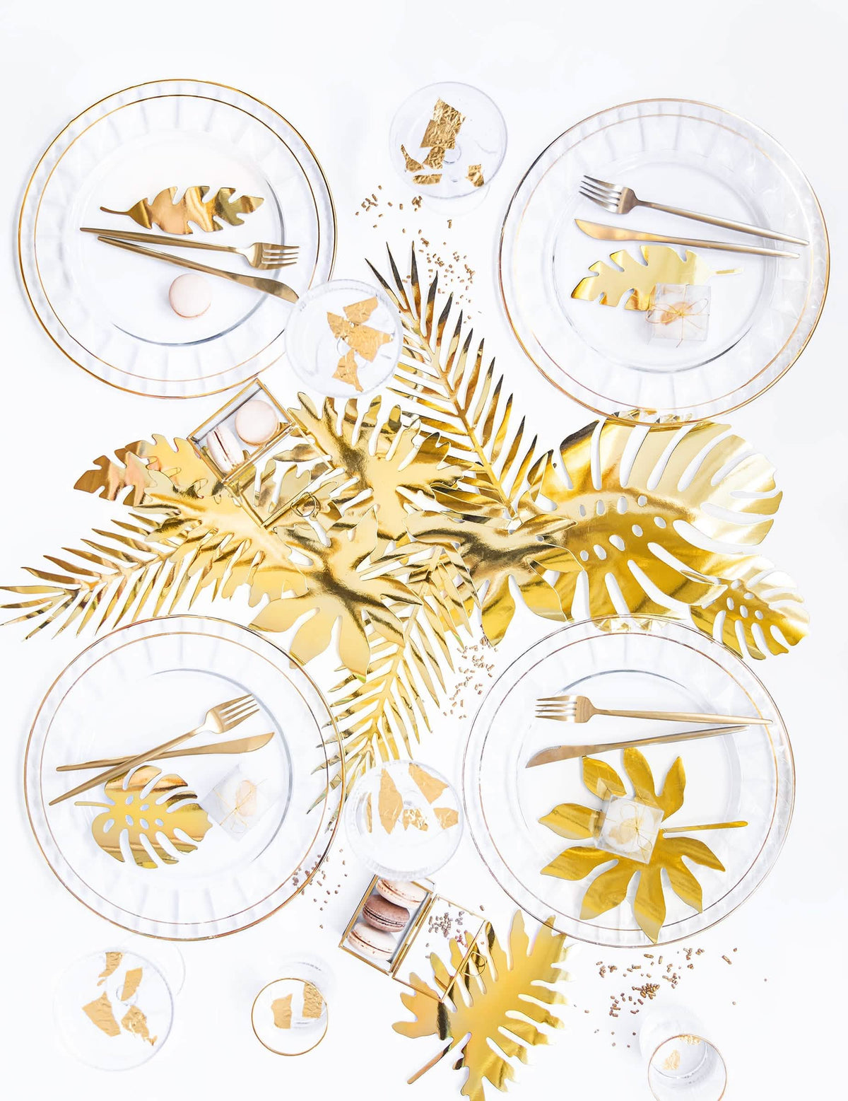 Decoración de mesa con hojas tropicales de papel para decoración