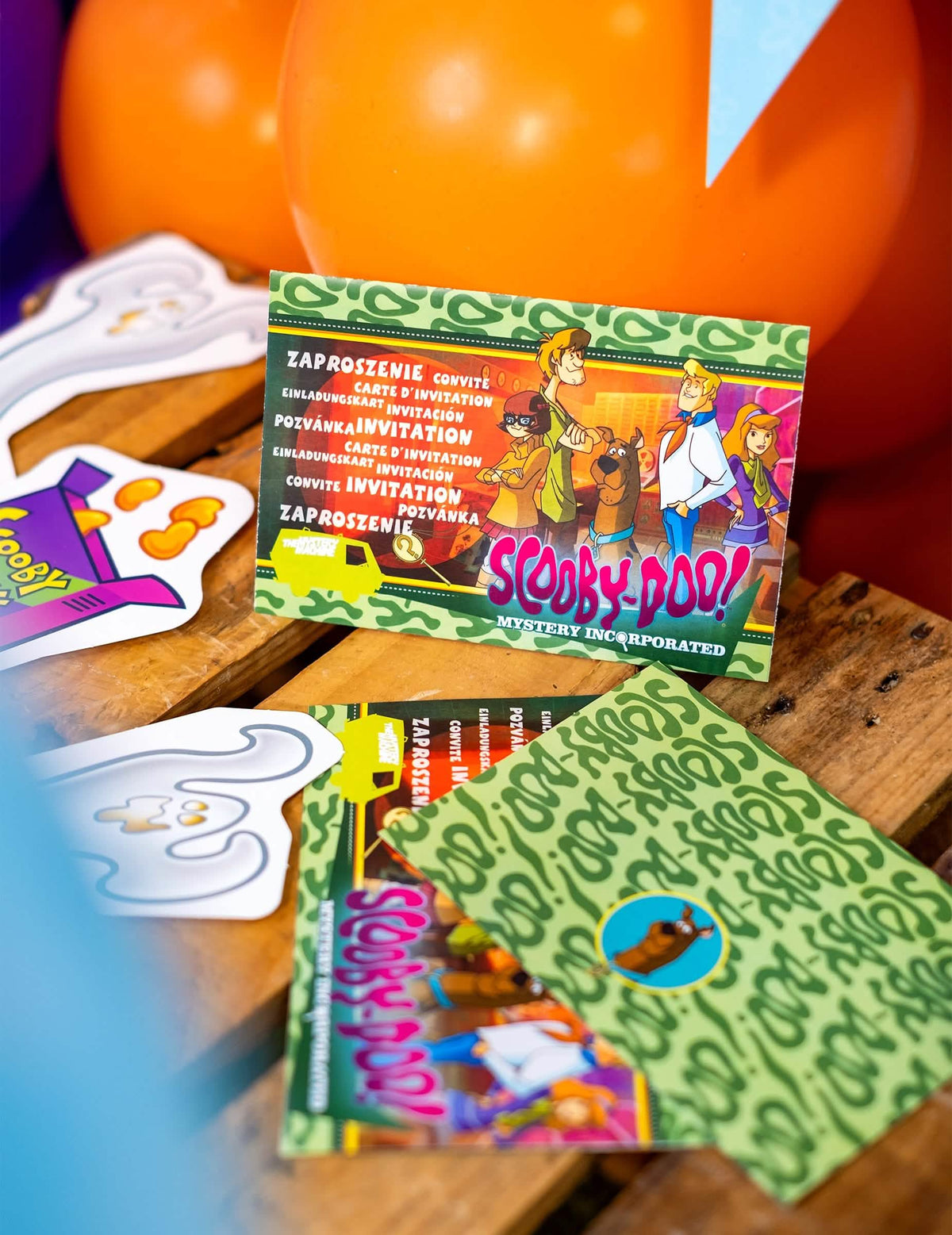Escenario de las tarjetas de invitación Scooby-Doo
