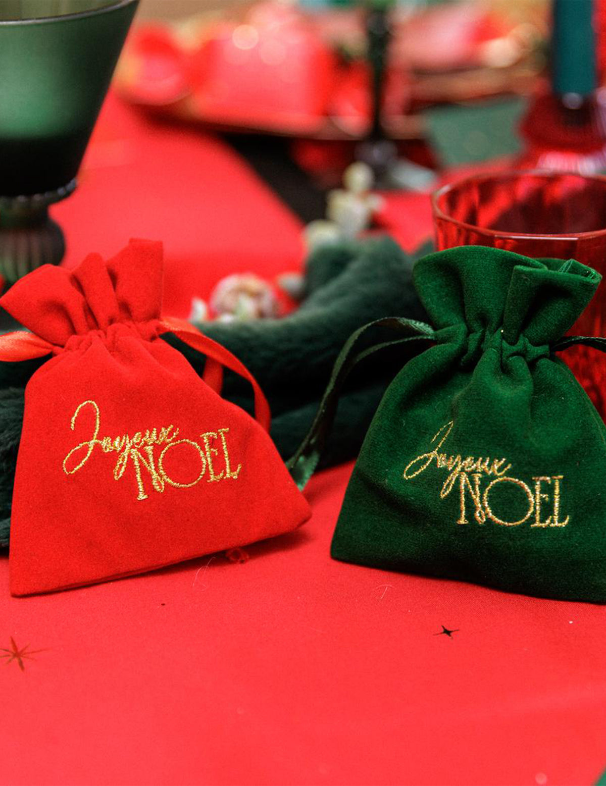 4 saquitos Feliz Navidad terciopelo verde oscuro y oro 9,5 x 11,5 cm