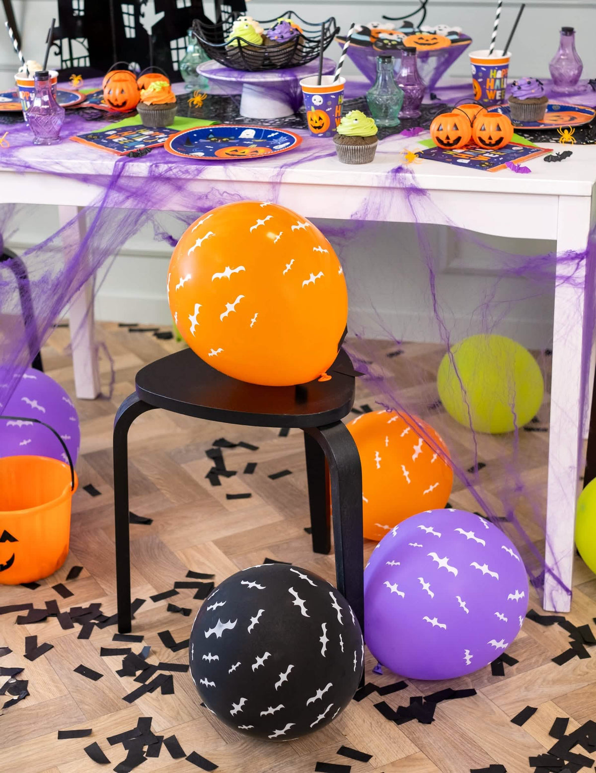 Decoración de fiesta de halloween con los globos de látex murciélago fosforescentes