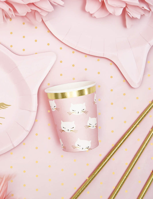 Mise en situation du décor de fête des gobelets en carton chaton
