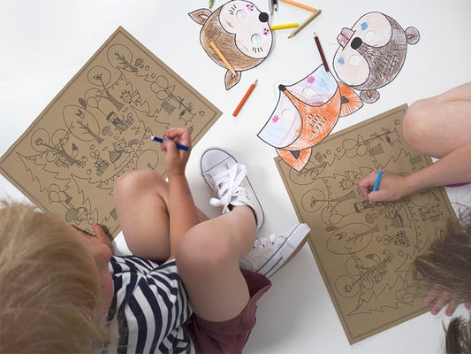 Enfants coloriant les masques à colorier Forêt pour enfant