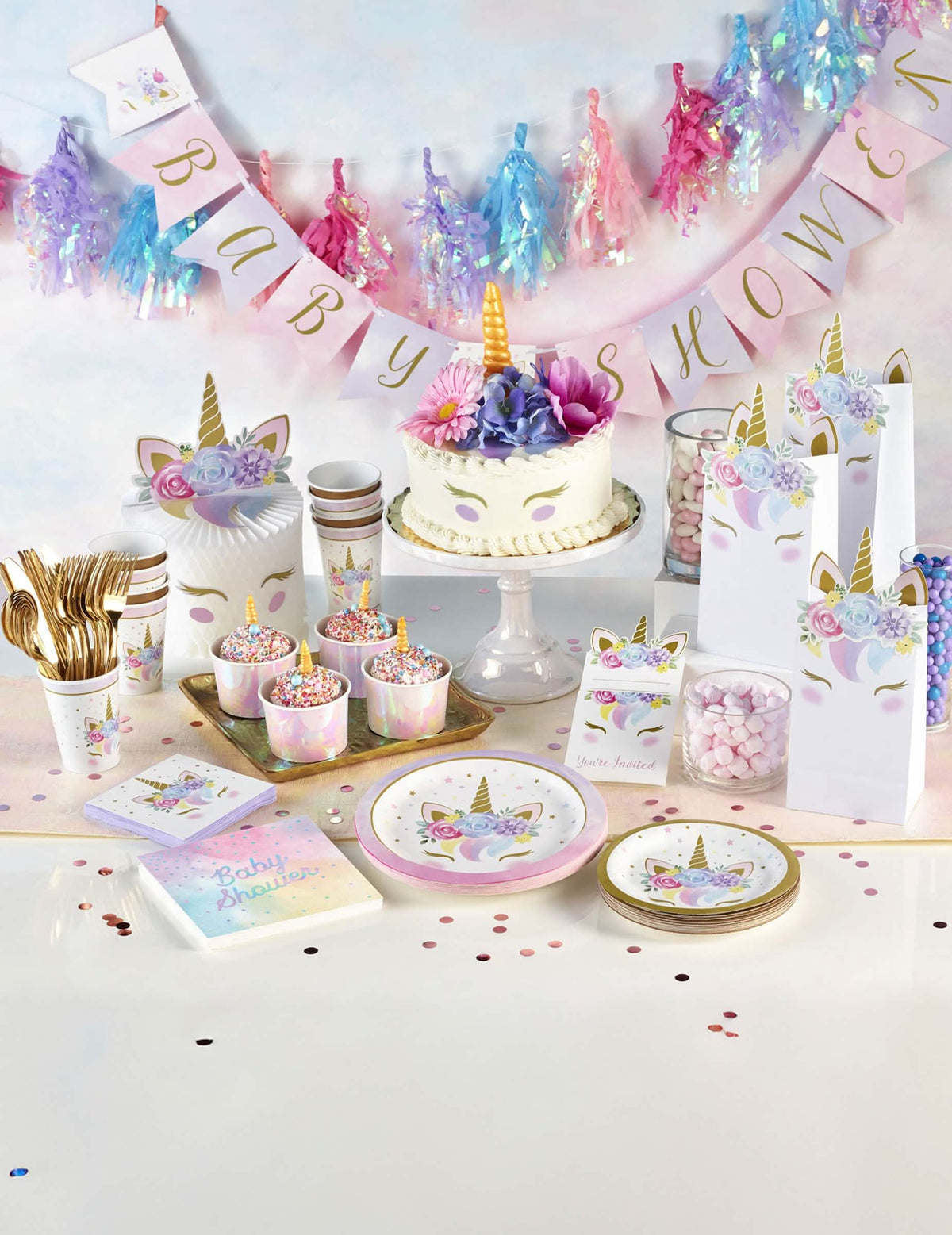 Mise en situación para baby shower de platos de cartón unicornio féerico blancos