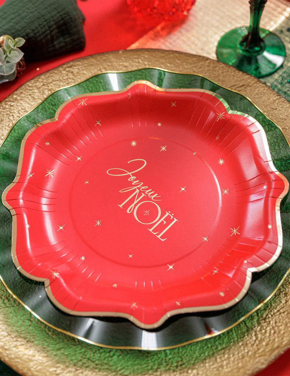 8 platos Feliz Navidad atemporal rojo y dorado 23 cm