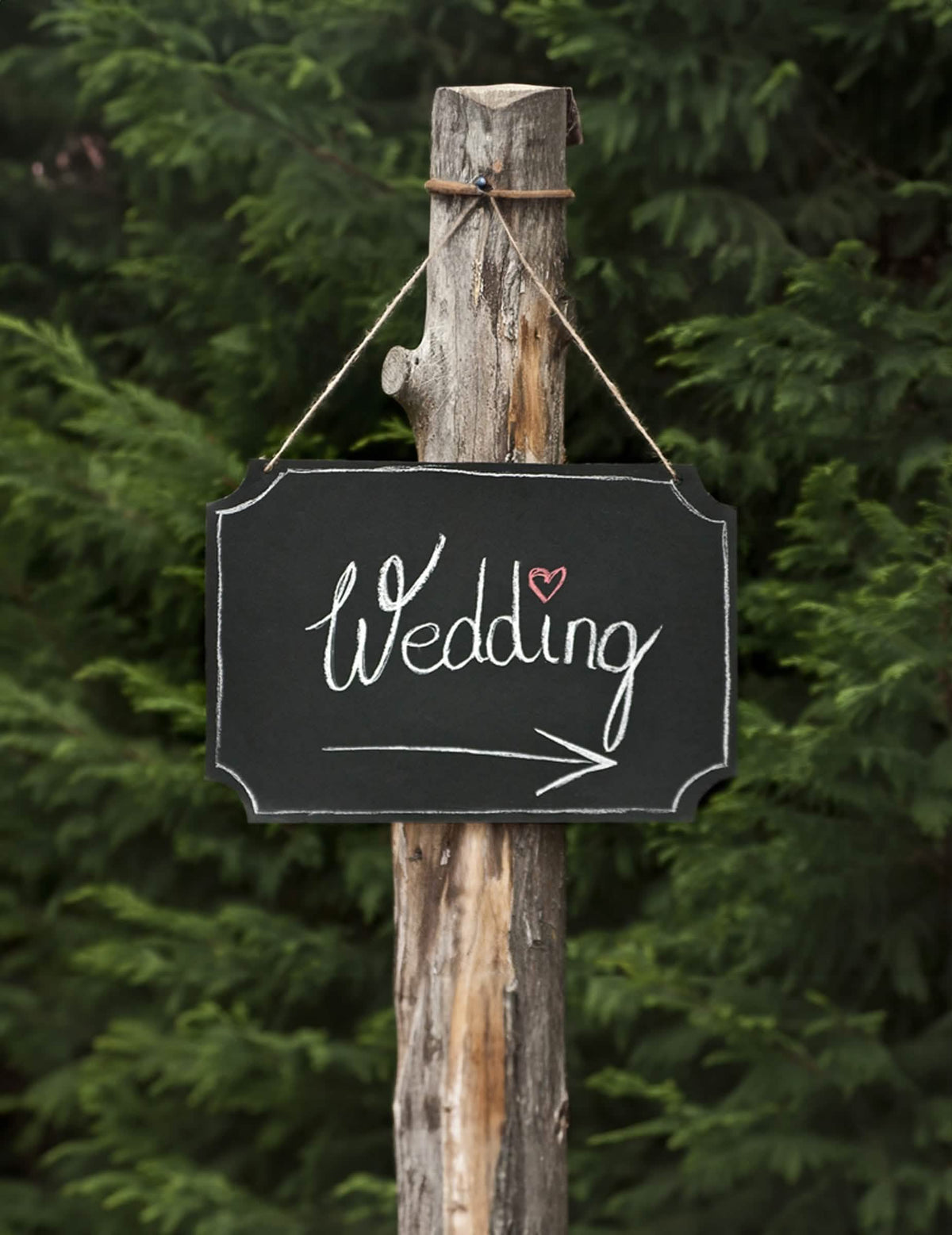 Puesta en escena como cartel de boda de pizarra para colgar vintage para decoración de fiesta