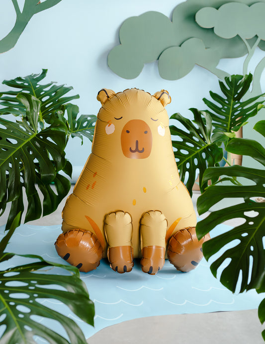 Mise en situation dans un décor tropical du ballon aluminium Capybara
