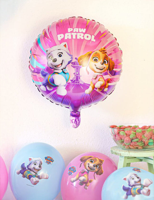 Mise en situation de la décoration du ballon aluminium Pat'patrouille