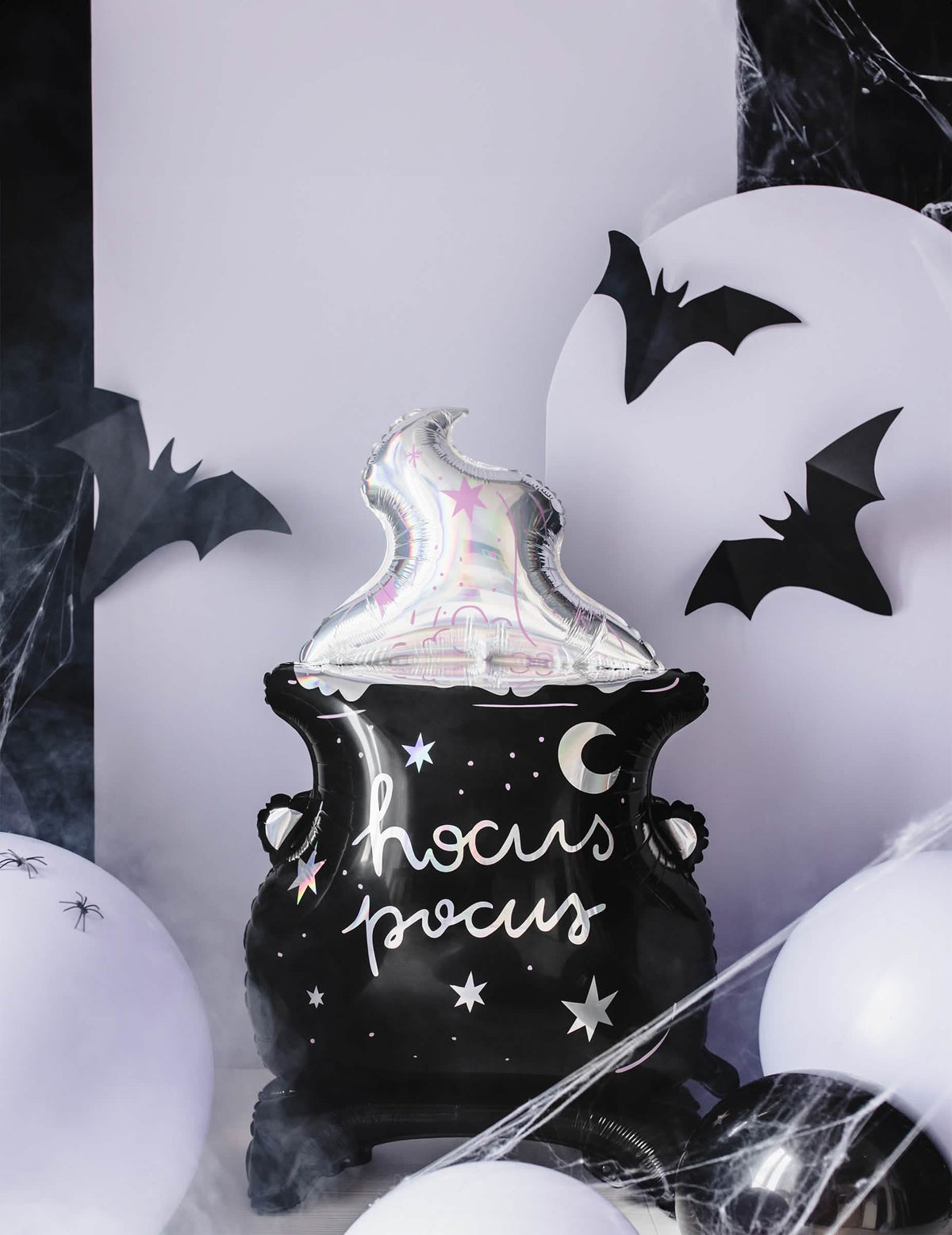 Mise en scène avec chauves-souris du ballon en aluminium géant chaudron hocus pocus