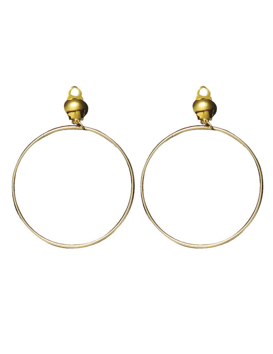 Détail du système à clip des boucles d'oreilles pour adulte