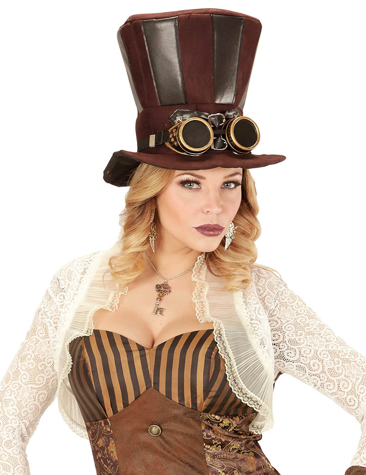 Retrato de frente de los pendientes engranajes y plumas steampunk para adulto