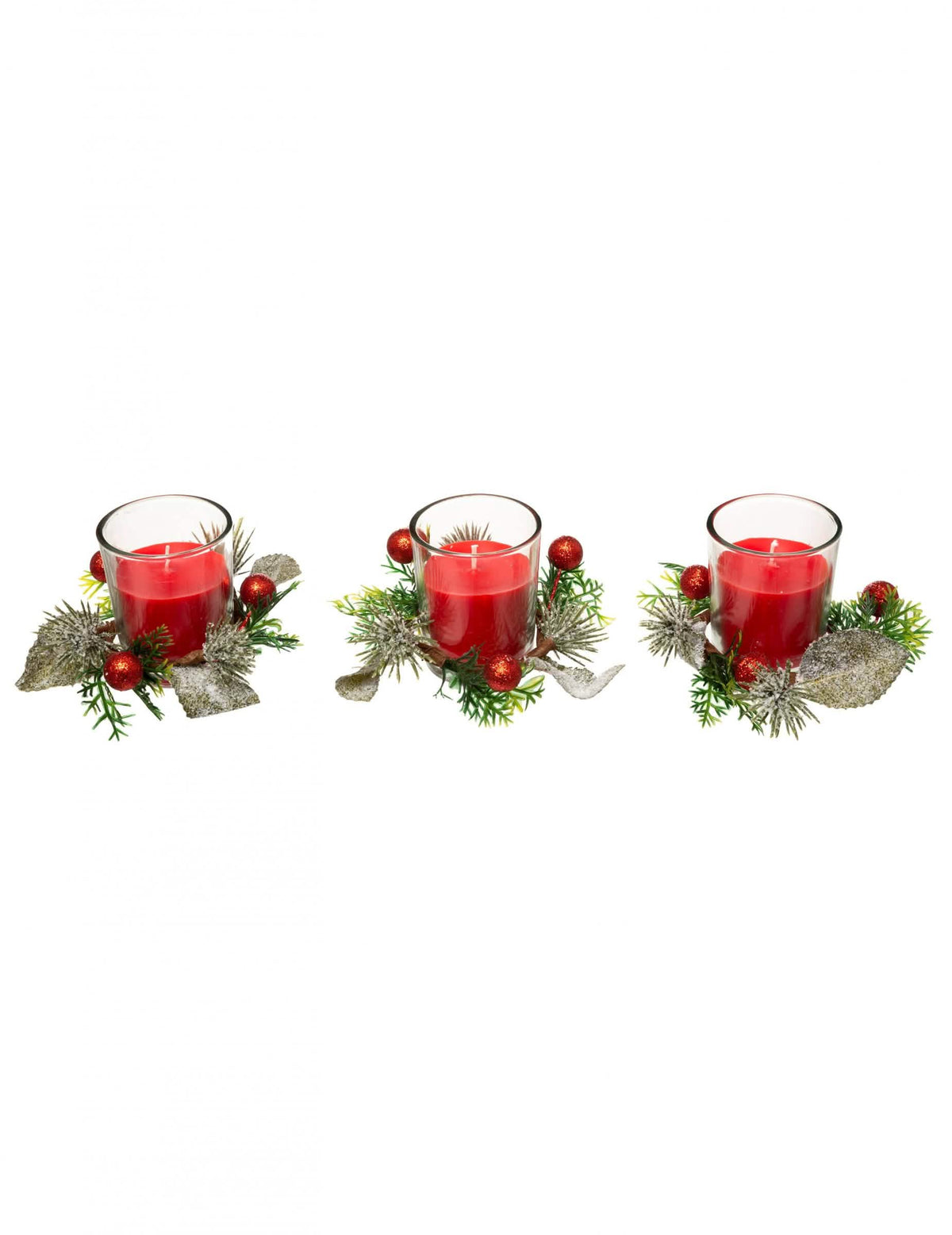 3 velas en portavelas con abeto y bayas para decoración roja