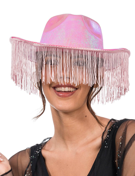 Gros plan sur les franges du chapeau de cowboy irisé rose avec franges pour adulte