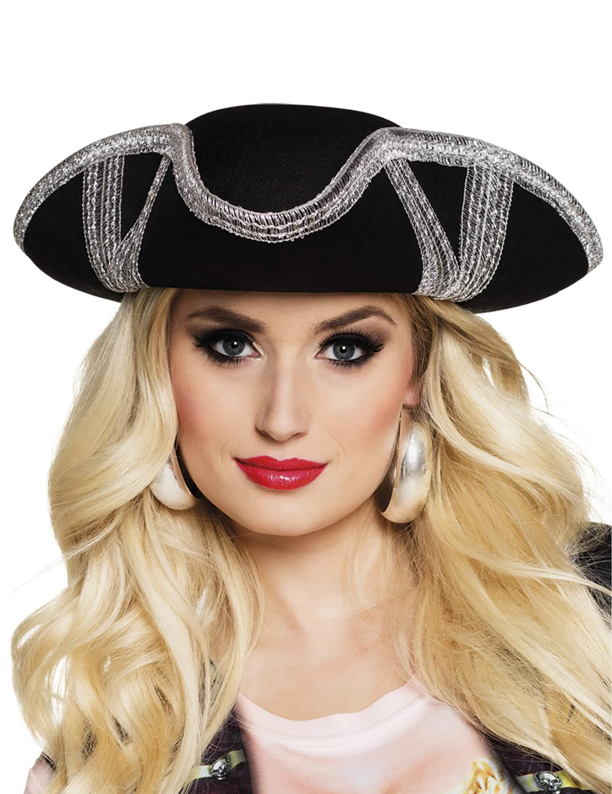 Vista frontal del sombrero de pirata