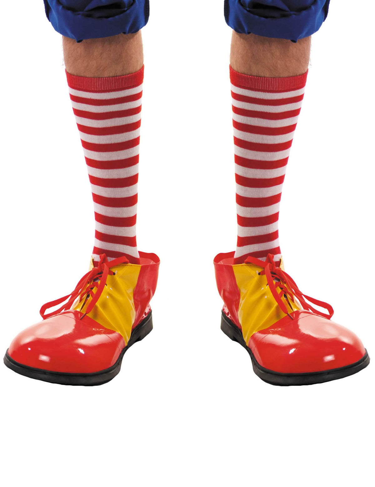 Puesta en situación con zapatos de payaso y calcetines rayados para adulto rojos y blancos