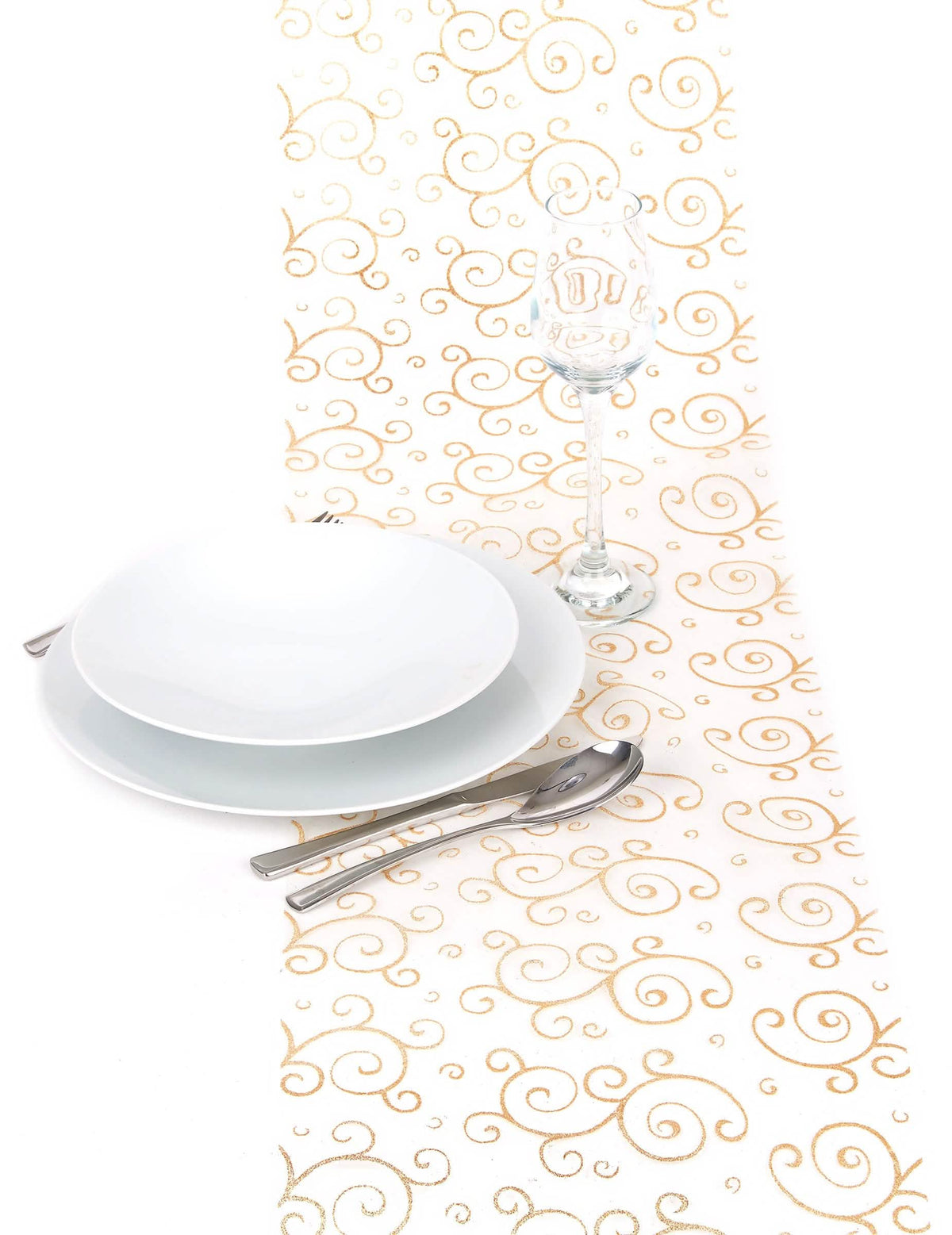 Mise en situation du chemin de table organza arabesques pailletées pour fête doré