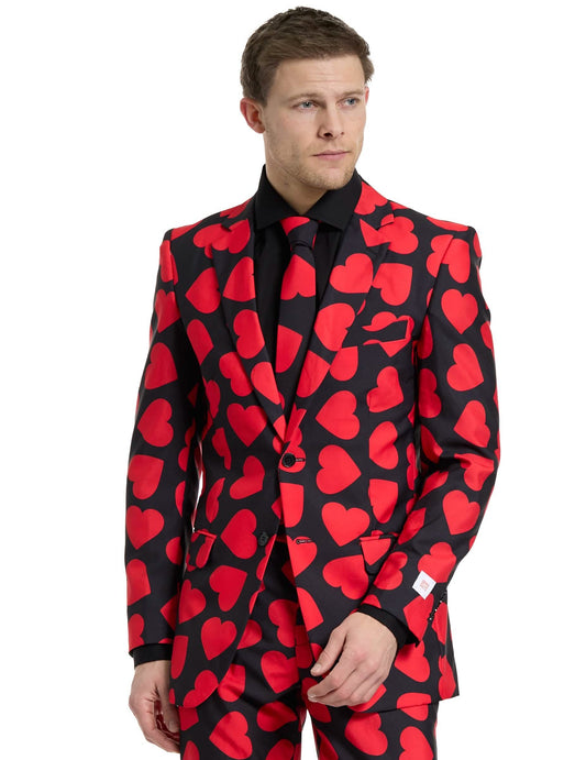 Gros plan sur le buste du costume Mr. Roi des coeurs pour homme