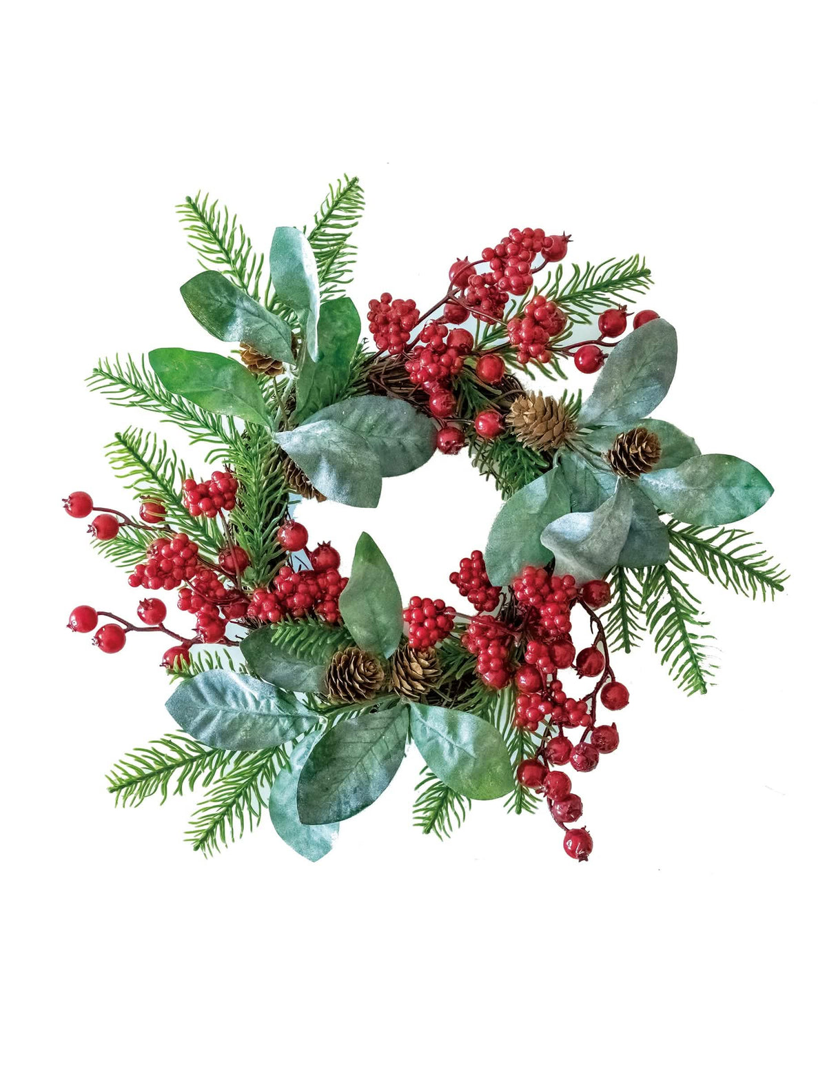 Corona vegetal de abeto y piñas para decoración con bayas rojas