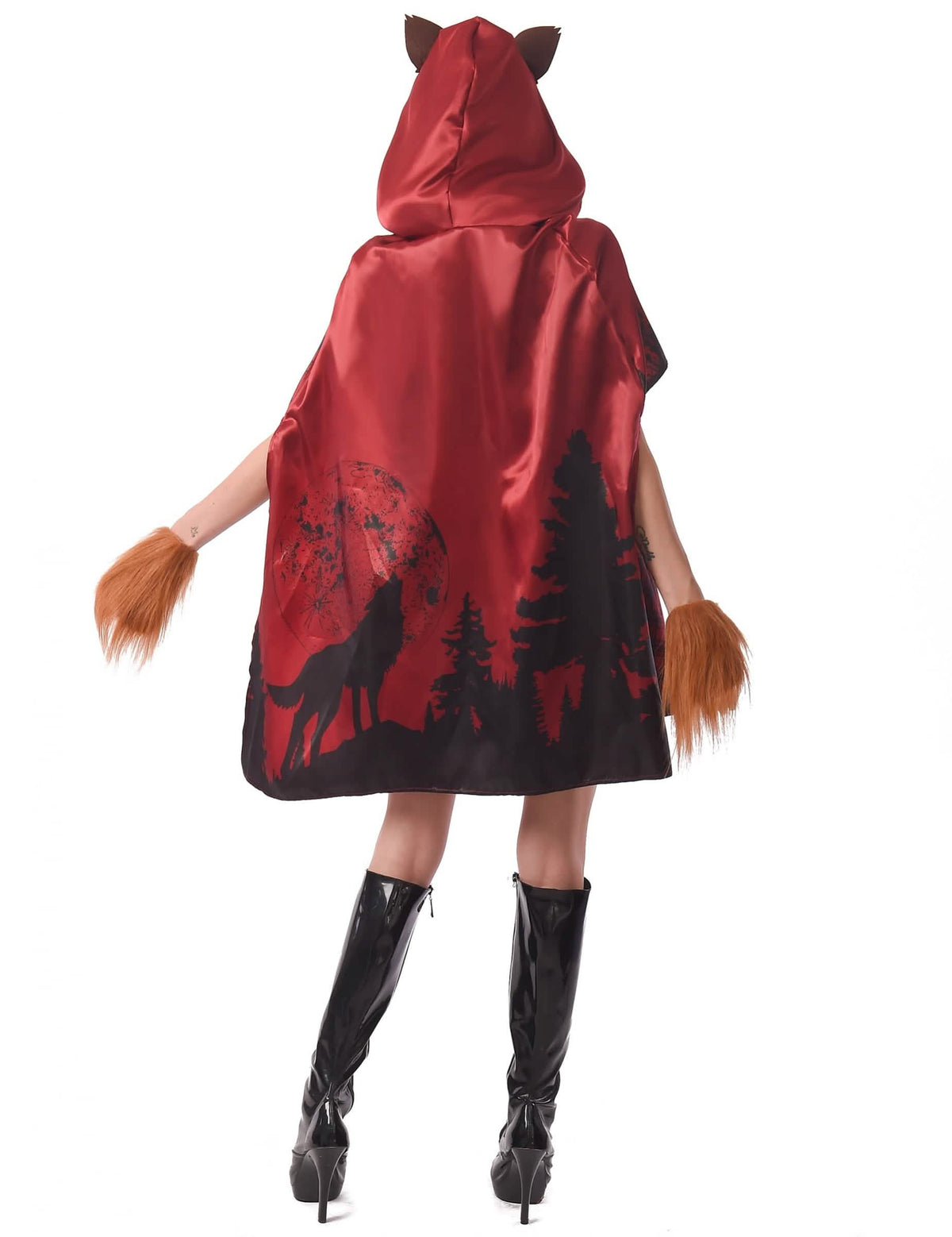 Vista trasera de la capa con estampado de bosque y lobo del disfraz de caperucita lobo hombre