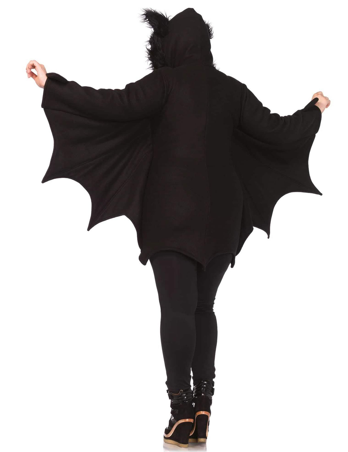 Detalle de la capucha con orejas del disfraz de murciélago halloween
