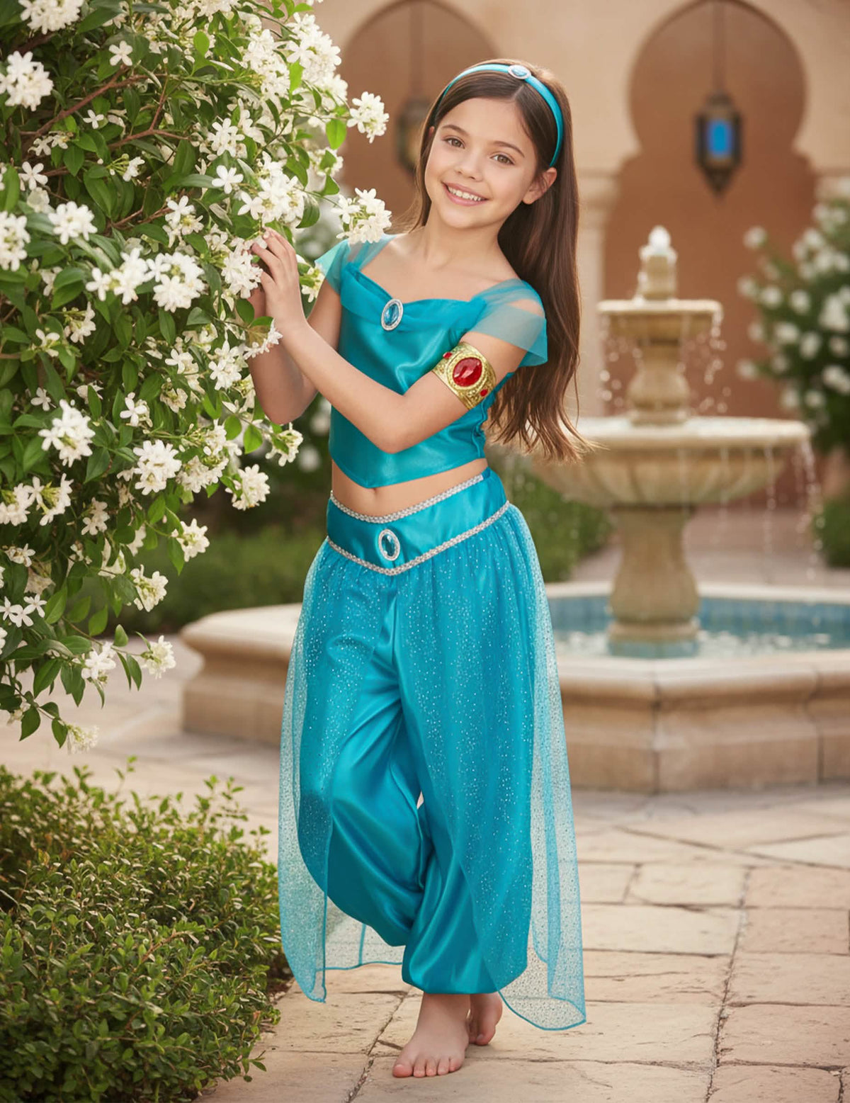 Puesta en escena del disfraz de princesa oriental para niña