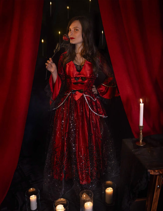 Mise en situation du déguisement reine vampire luxe pour femme