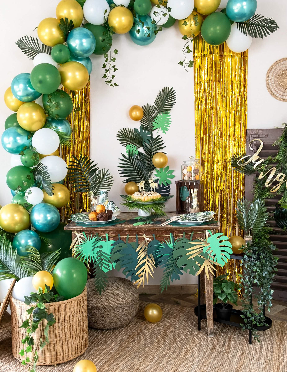 Escenografía festiva de la hoja de palmera phoenix artificial decoración tropical