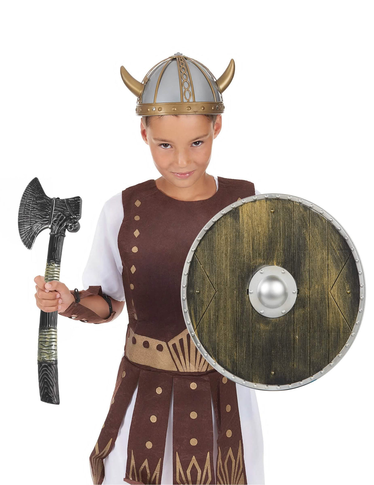 Vista frontal del niño que lleva el kit de vikingo para niño