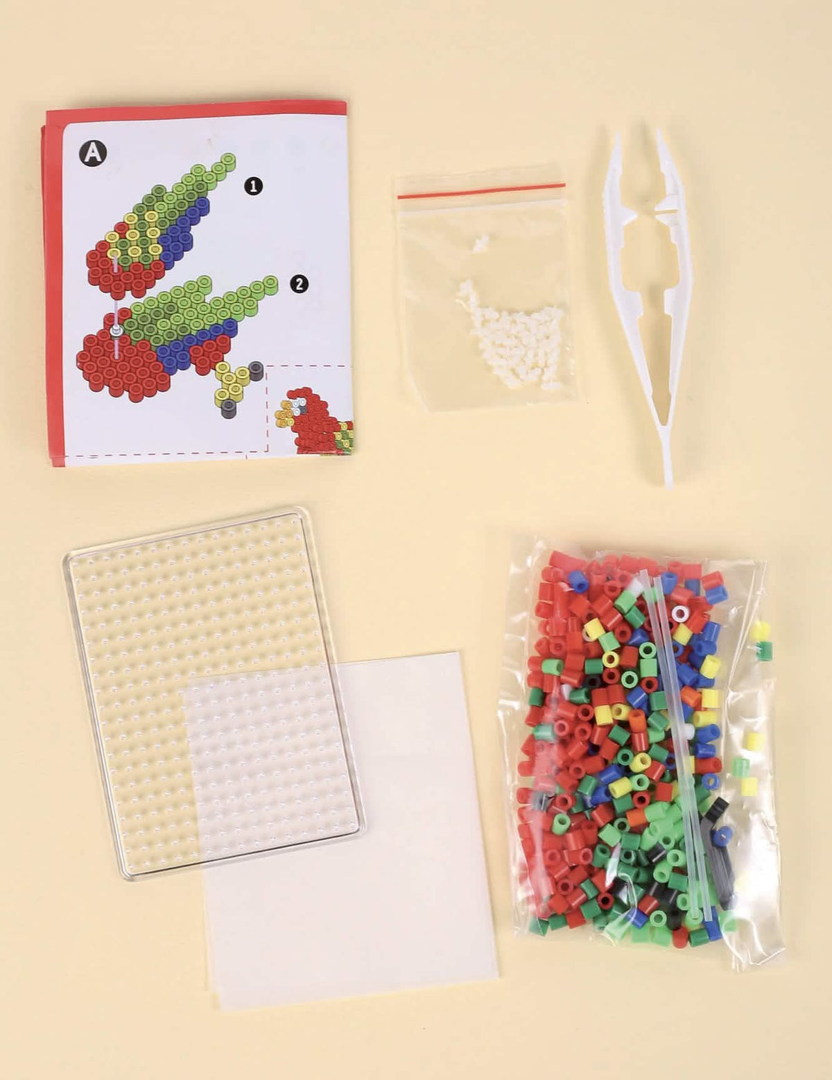 Vista del contenido y de los accesorios del kit de perlas para planchar 3D loro