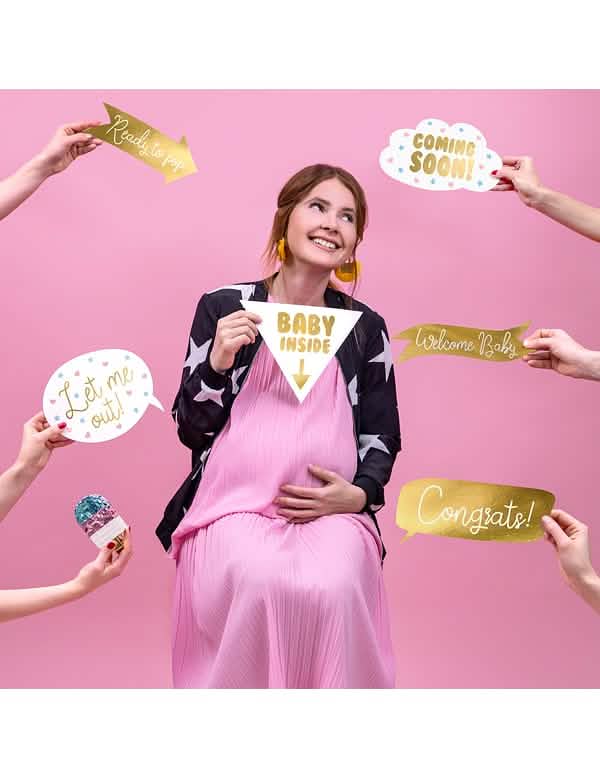 Puesta en escena del kit photocall baby shower blanco y dorado 6 piezas