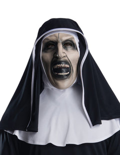 Máscaras Magia y Terror Monjas y curas endemoniados