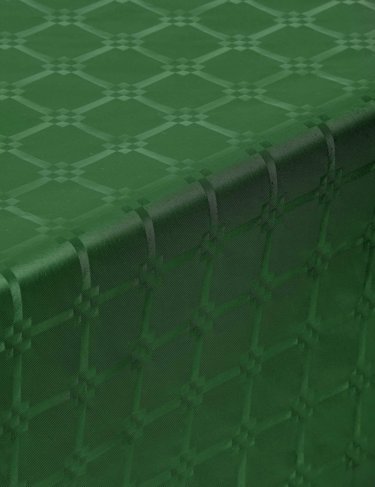 Detalle de la textura damasquinada del mantel en rollo de papel damasquinado para fiesta verde oscuro
