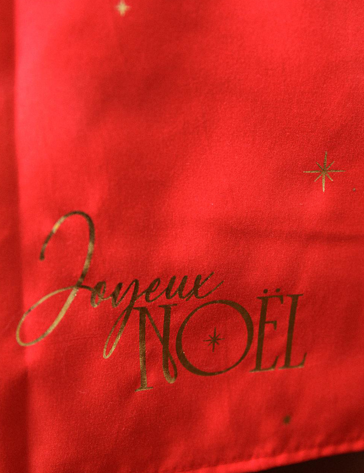 Mantel Feliz Navidad rojo y dorado 140 x 240 cm