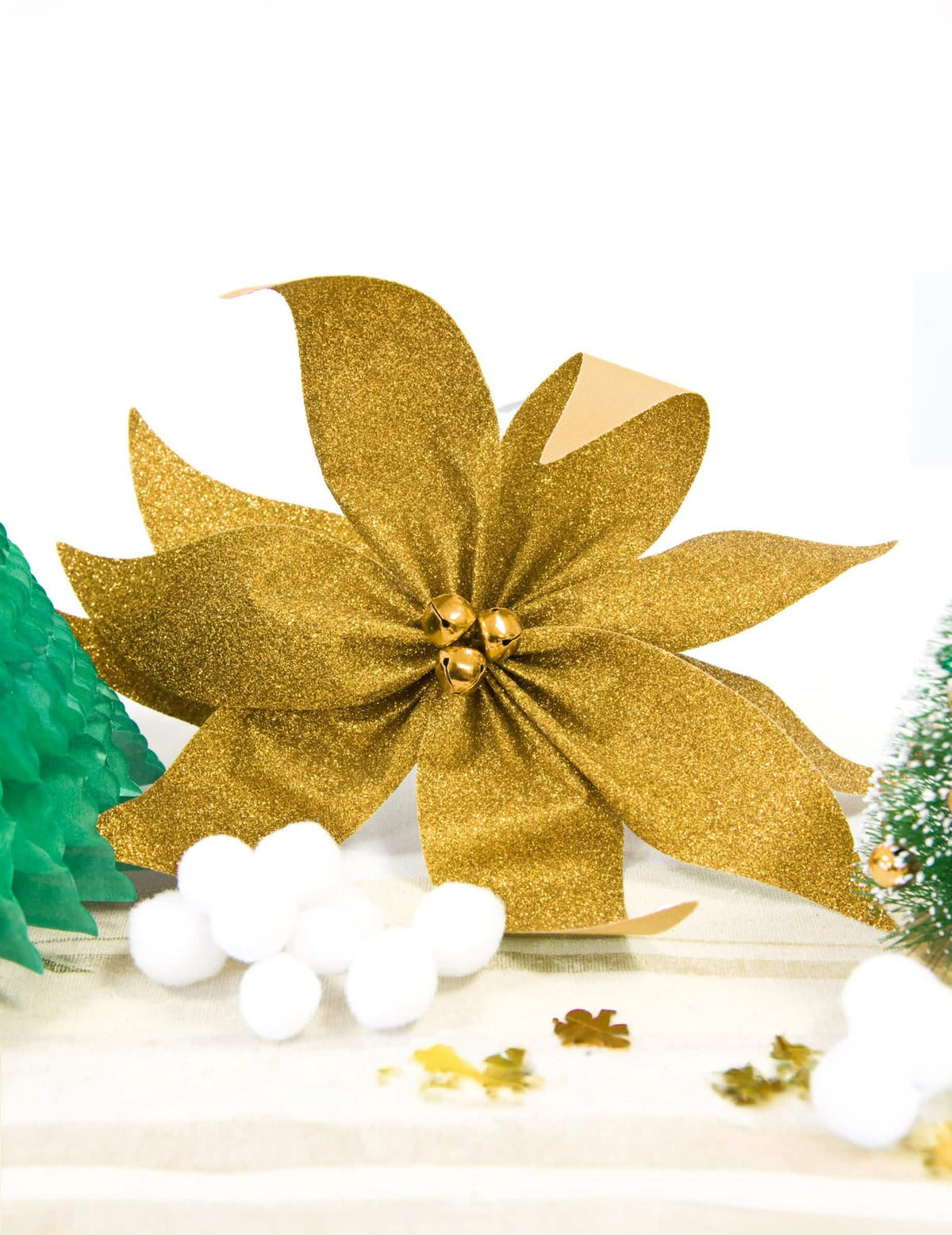 Lazo de poinsettia con cascabeles para mesa dorado con purpurina