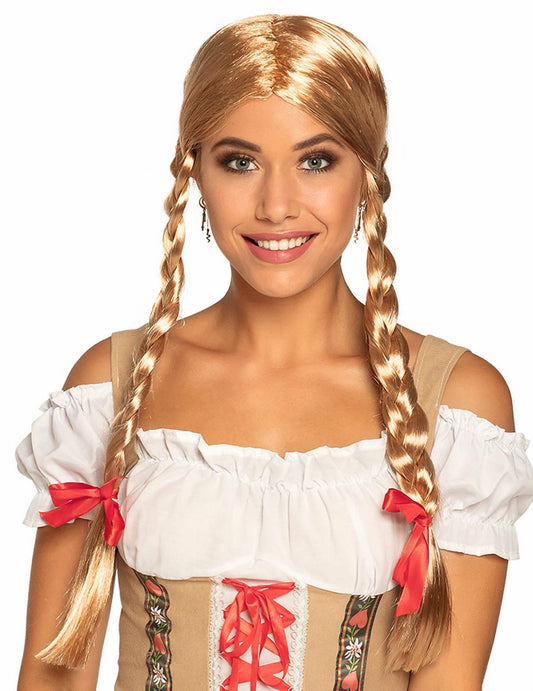 Gros plan sur les tresses de la perruque tressée blonde femme