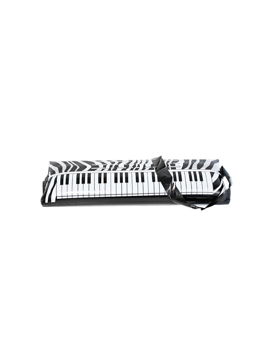 Vue de face du piano gonflable musique