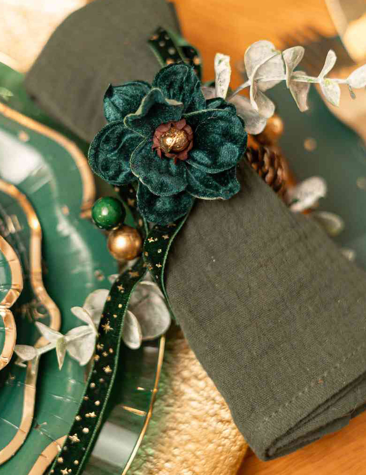 Cinta estrellas terciopelo verde oscuro y oro 1 cm x 3 m