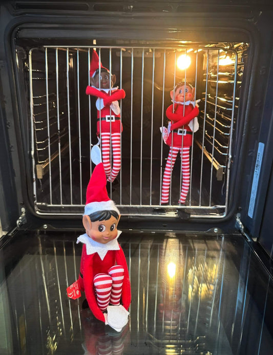 El travieso dúo de elfos navideños Eflie y Paillette
