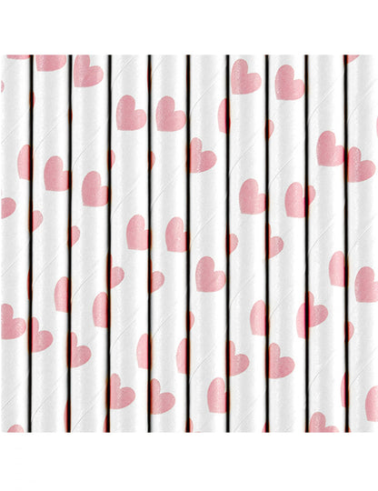 Gros plan sur les motifs de cœurs roses des pailles en carton Saint-Valentin