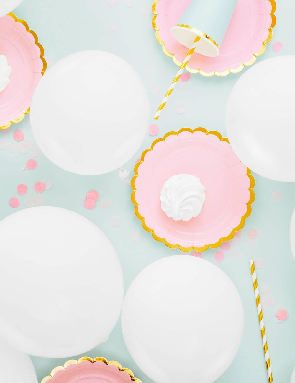 Escenografía de globos de látex pastel para fiesta blanco