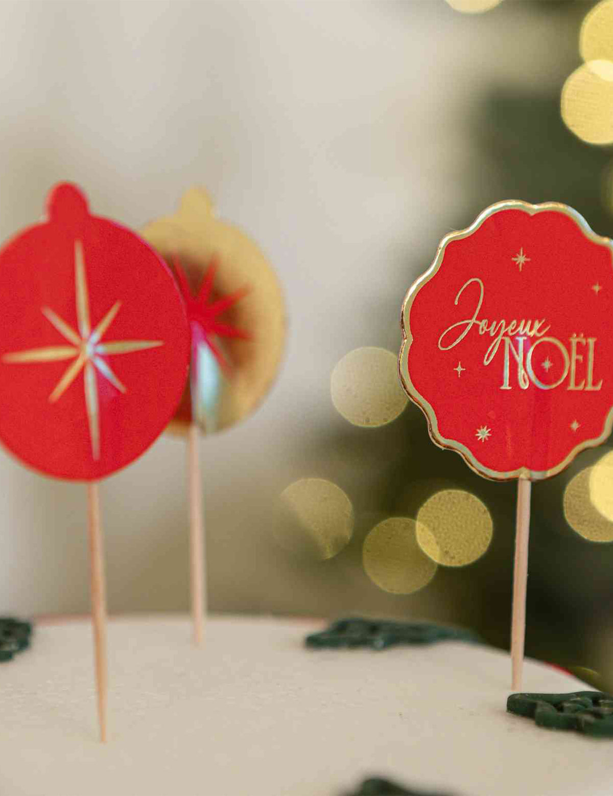 12 palillos Feliz Navidad atemporal rojo y dorado 9 cm