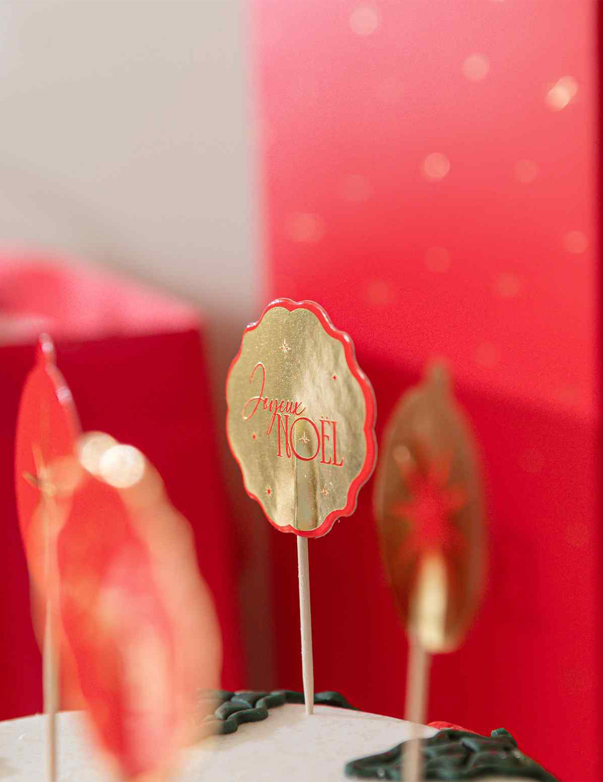 12 palillos Feliz Navidad atemporal rojo y dorado 9 cm