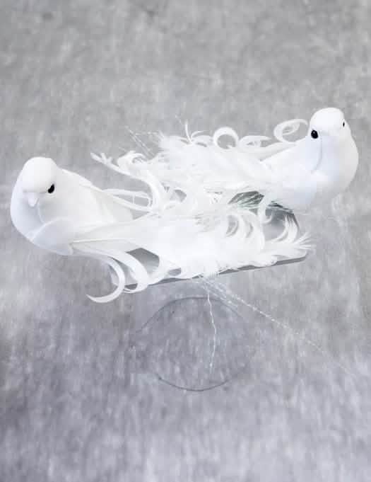 Petits oiseaux de décoration blancs en plumes