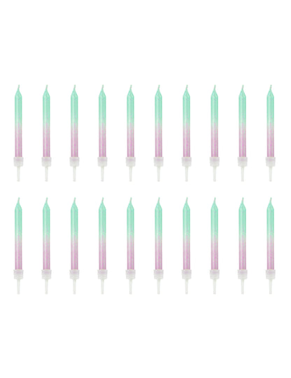 Vue de l'ensemble des 20 pièces des bougies d'anniversaire iridescentes